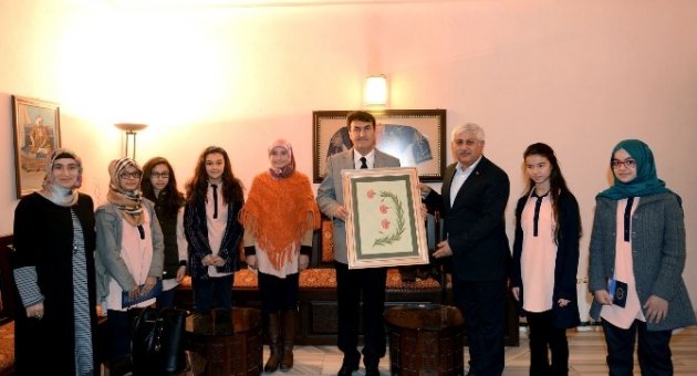 Öğrencilerden Başkan Dündar’a Teşekkür Ziyareti