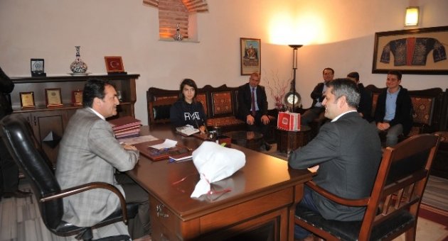 Öğrencilerden Dündar’a Teşekkür
