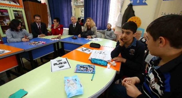 Öğrencilerden Engellilere Anlamlı Destek