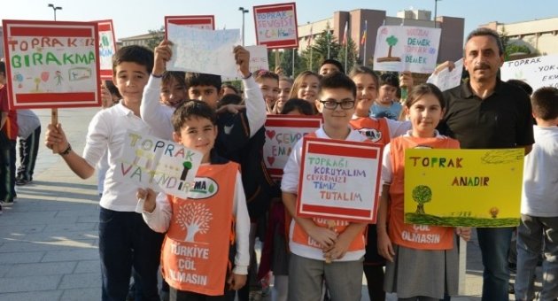 Öğrencilerden ‘toprağa Saygı’ Yürüyüşü