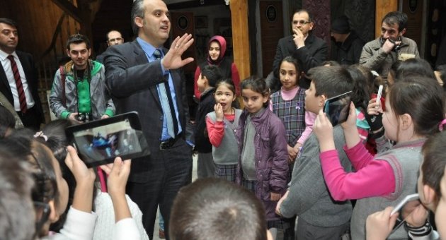 Öğrencilere Mobilya Müzesinde Tarih Dersi