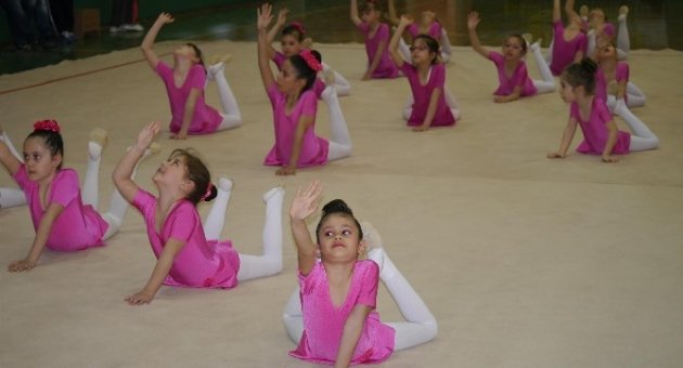 Öğrencilerin Cimnastik Performansları Büyüledi