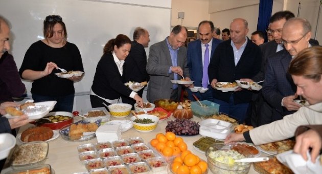 Öğretim Görevlilerinden Anlamlı Kermes