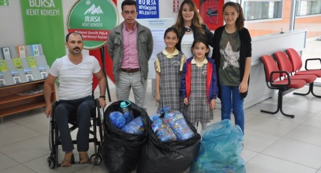 Öğretmen Ve Öğrencilerden Plastik Kapağa Destek