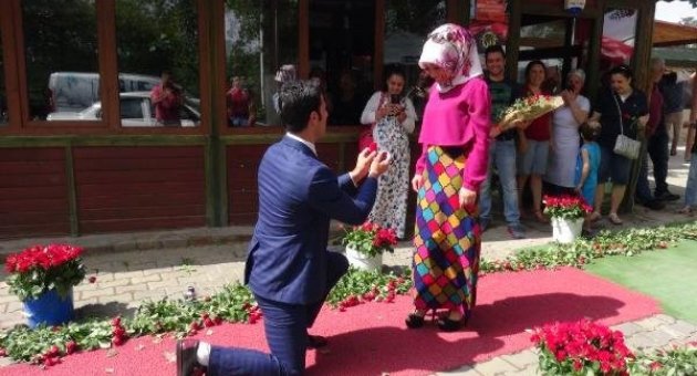 Öğretmenden Sürpriz Evlenme Teklifi
