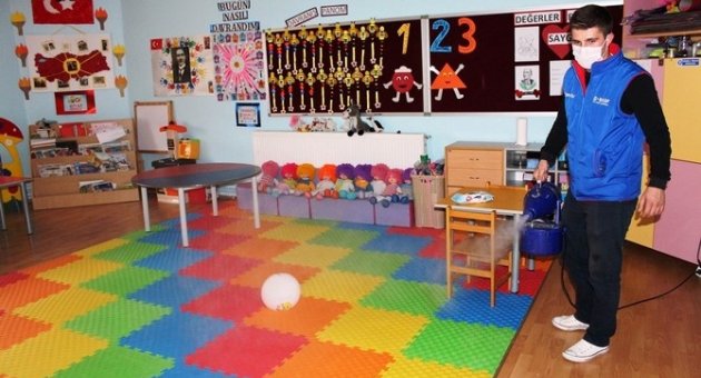 Okul, Cami Ve Kamu Kurumları Dezenfekte Edildi