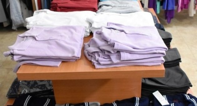 Okul Kıyafetleri De Dost Eli’nden