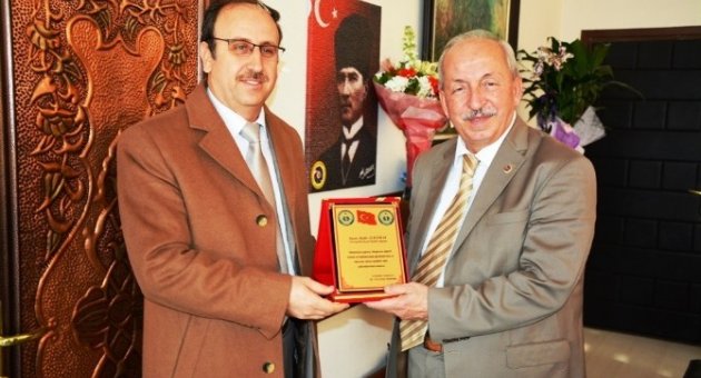 Okul Müdürlerinden Başkan Albayrak’a Teşekkür Plaketi