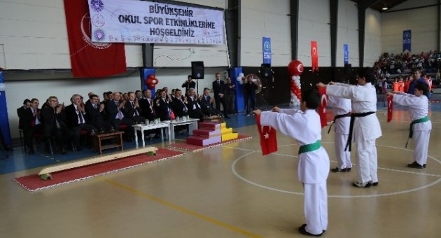 Okul Sporları Yenişehir’i Şenlendirdi
