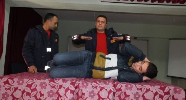 Okulda Dersin Konusu Deprem