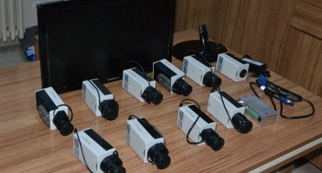 Okulun Yeni Kameralarını Çaldılar, Satamadan Yakalandılar