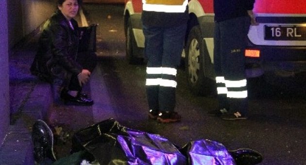 Ölen Eşinin Başında Kriz Geçirdi
