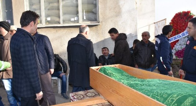 Ölü Bulunan İtfaiye Eri Toprağa Verildi