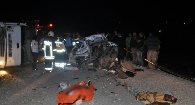 Ölüm Virajında Korkunç Kaza: 4 Ölü, 4 Yaralı