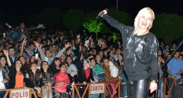 Ömür Gedik Ve Cem Özer, Keşan’da Gençleri Coşturdu