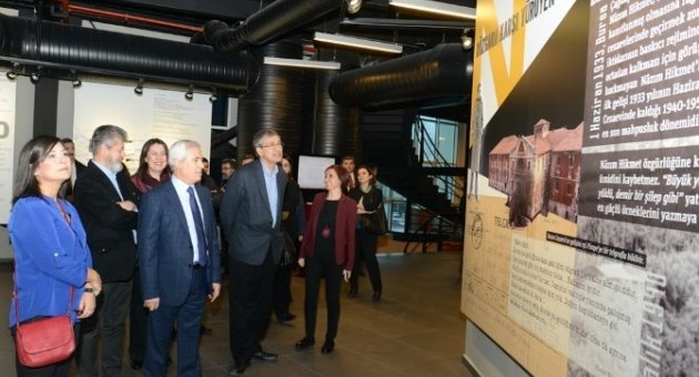 Orhan Pamuk Şiir Kütüphanesi’ne Hayran Kaldı