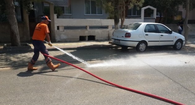 Orhangazi Caddeleri Yıkanıyor