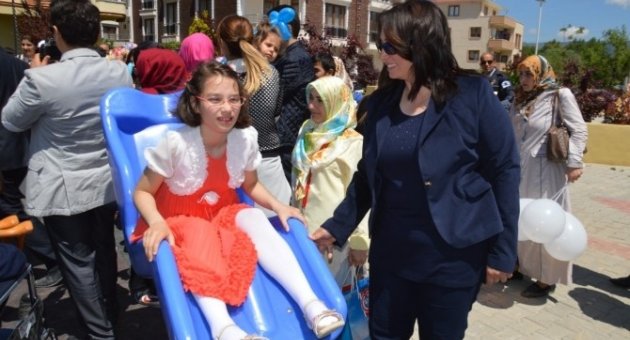 Orhangazi’de Engelliler İçin Çocuk Parkı Ve Spor Alanı