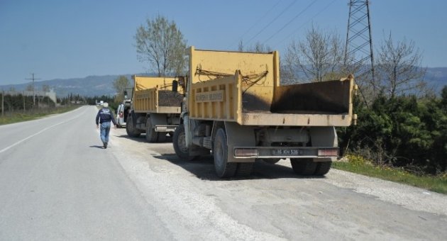 Orhangazi’de Göl Yolundaki Çukurlar Asfaltlandı