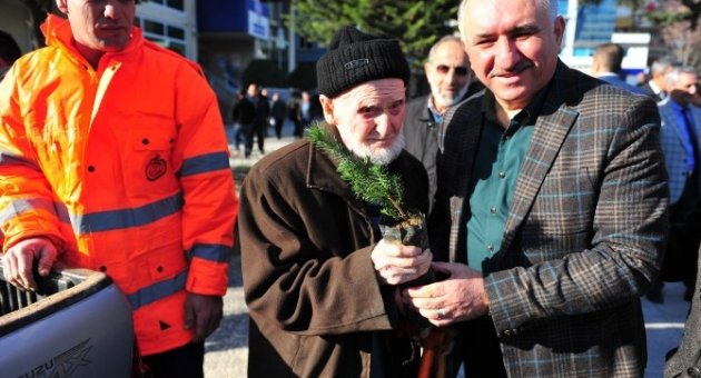 Orhangazililer Yeni Yıla Ağaç Keserek Değil, Fidan Dikerek Girecek