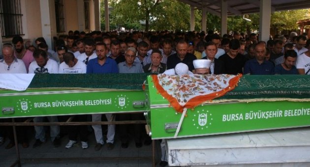 Orman Yangının İzlerken Hayatlarını Kaybeden Çifte Son Görev