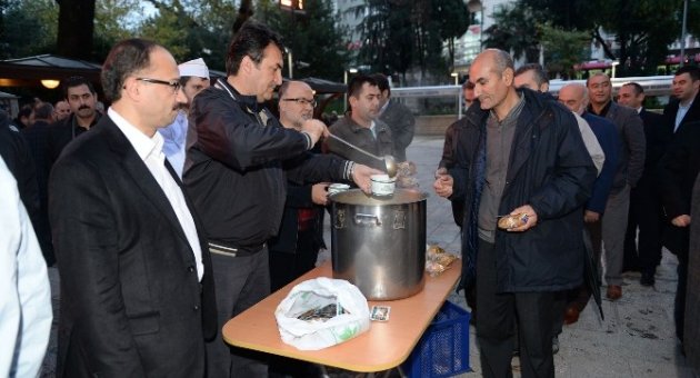 Osmangazi Belediye Başkanı Dündar Çorba Dağıttı