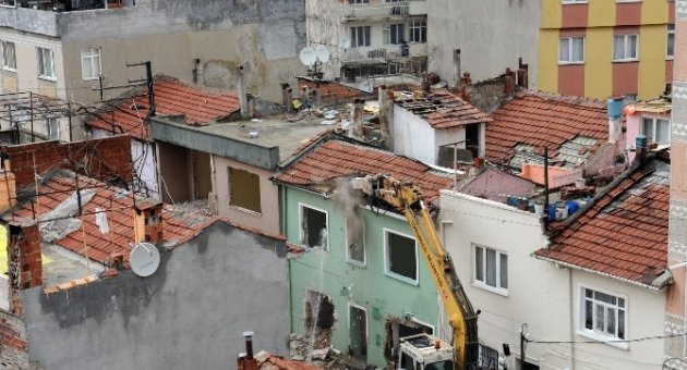 Osmangazi Yıkılarak Güzelleşiyor