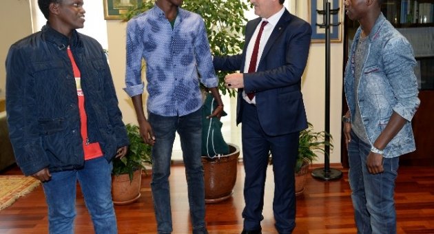 Osmangazi’den Somalili Öğrencilere Yardım