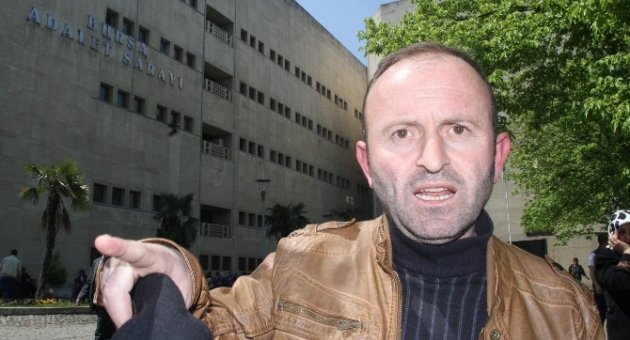 Otistik Oğlunun Kelepçeli Fotoğrafını Gören Baba Adliyeye Koştu
