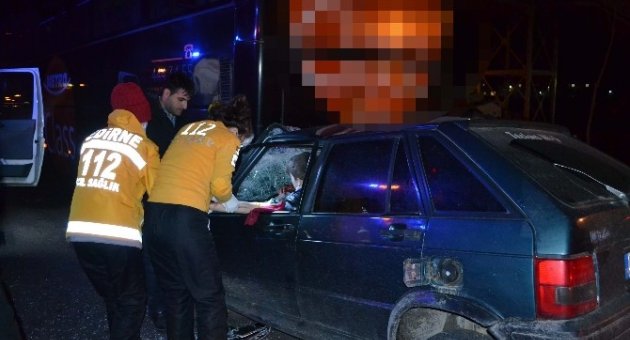 Otobüse Çarpan Otomobilde Ehliyetsiz Sürücü Ağır Yaralandı