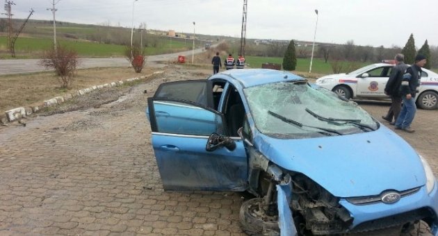 Otomobil Benzin İstasyonuna Girdi: 4 Yaralı