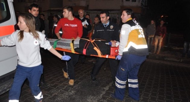 Otomobil Halk Otobüsüne Çarptı, 4 Yaralı
