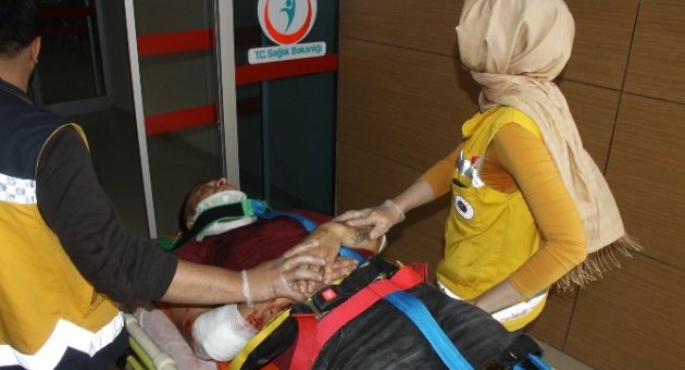 Otomobil İle Motosiklet Çarpıştı: 1 Yaralı