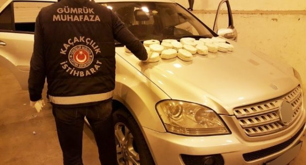 Otomobilde 23 Kilogram Esrar Ele Geçirildi