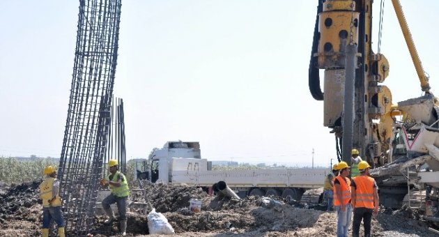 Otoyolun Viyadük Ayakları Yükseliyor