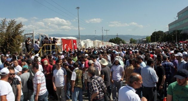 Oyak Renault’ta İşçiler İşbaşı Yaptı