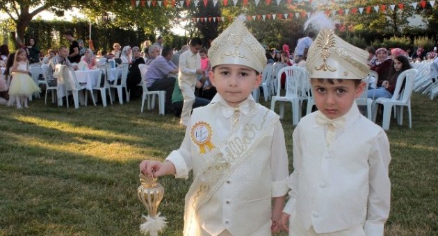 Özdilek Geleneksel Sünnet Şöleniyle 225 Çocuk Erkekliğe İlk Adımı Attı