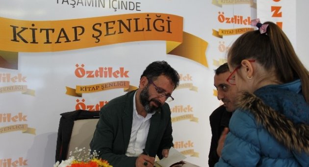 Özdilek Kitap Şenliği Yazar Sinan Yağmur’u Okurlarıyla Buluşturdu