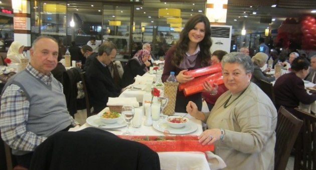 Özdilek’ten Evli Çiftlere Sevgililer Günü Jesti