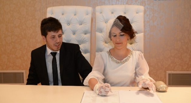 Özel Günde Nikah Dairesine Akın Ettiler