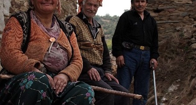 (özel Haber) 10 Kişinin Yaşadığı Hayalet Köy Kaderine Terk Edildi