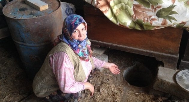 (özel Haber) 100 Bin Liralık Altınları Samanlığa Sakladı, Hırsızlara Kaptırdı