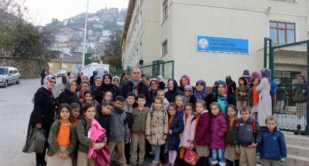 (özel Haber) 1.5 Milyona Yaptırılan Okulun Yarısı Boş Duruyor
