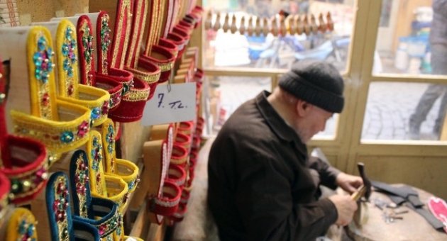 (özel Haber) 82’lik Takunya Ustası Plastik Terliklere Karşı
