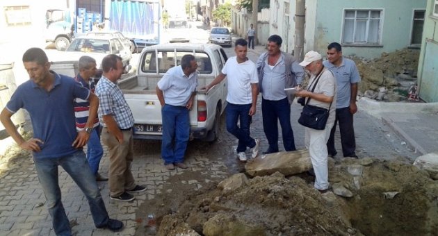 (özel Haber) Arıza Ararken Tarihi Mezar Taşı Buldular