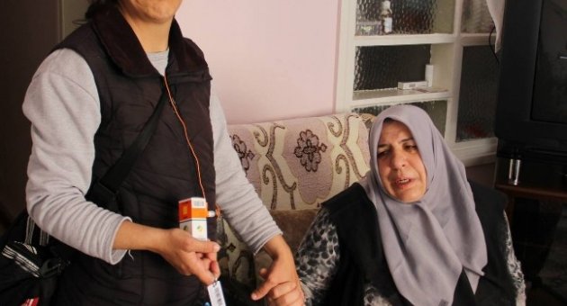 (özel Haber) Bağırsakları Dışarı Çıkan Kadın Ameliyat Olmazsa Ölecek