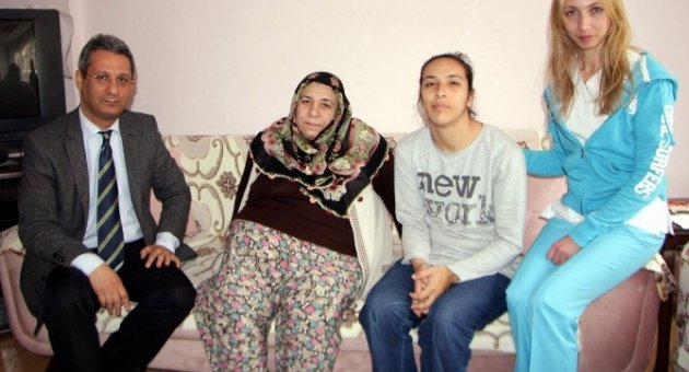 (özel Haber) Bağırsakları Dışarıda Gezen Kadına Yıldırım Belediyesi Sahip Çıktı