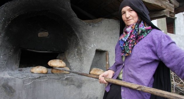 (özel Haber) Bu Köyün Kadınları Ekmekten Para Kazanıyor