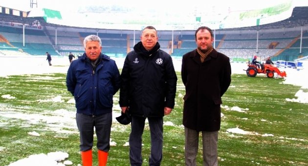 (özel Haber) Bursa Atatürk Stadı’nda Hummalı Kar Temizliği