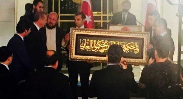 (özel Haber) Bursalı Hattatlardan Beş Tepeye Anlamlı Hediye